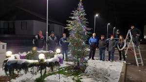 Postavitev adventnega venca