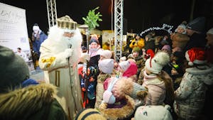 Pohorska tržnica - prihod Dedka Mraza - festival penin