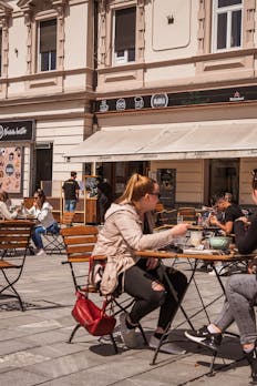 Nana, bistro & kavarna