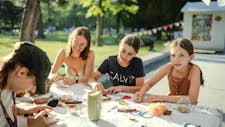 Poletni Art kamp • Nesem sončnico na rami