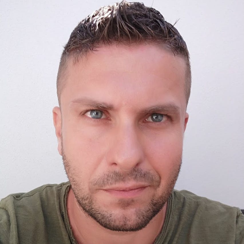 Lorenzo Ponticelli foto in primo piano