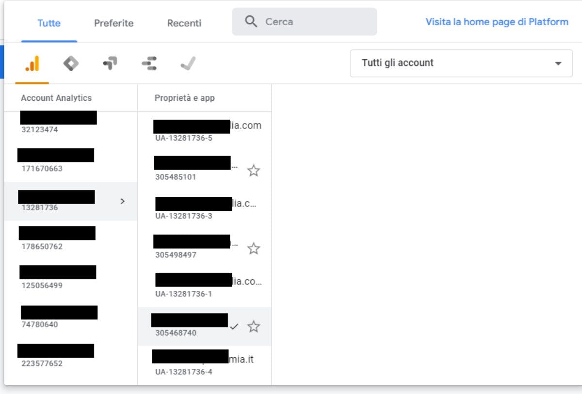 Screenshot dei codici proprietà di Analytics divisi per UA e Analytics 4.