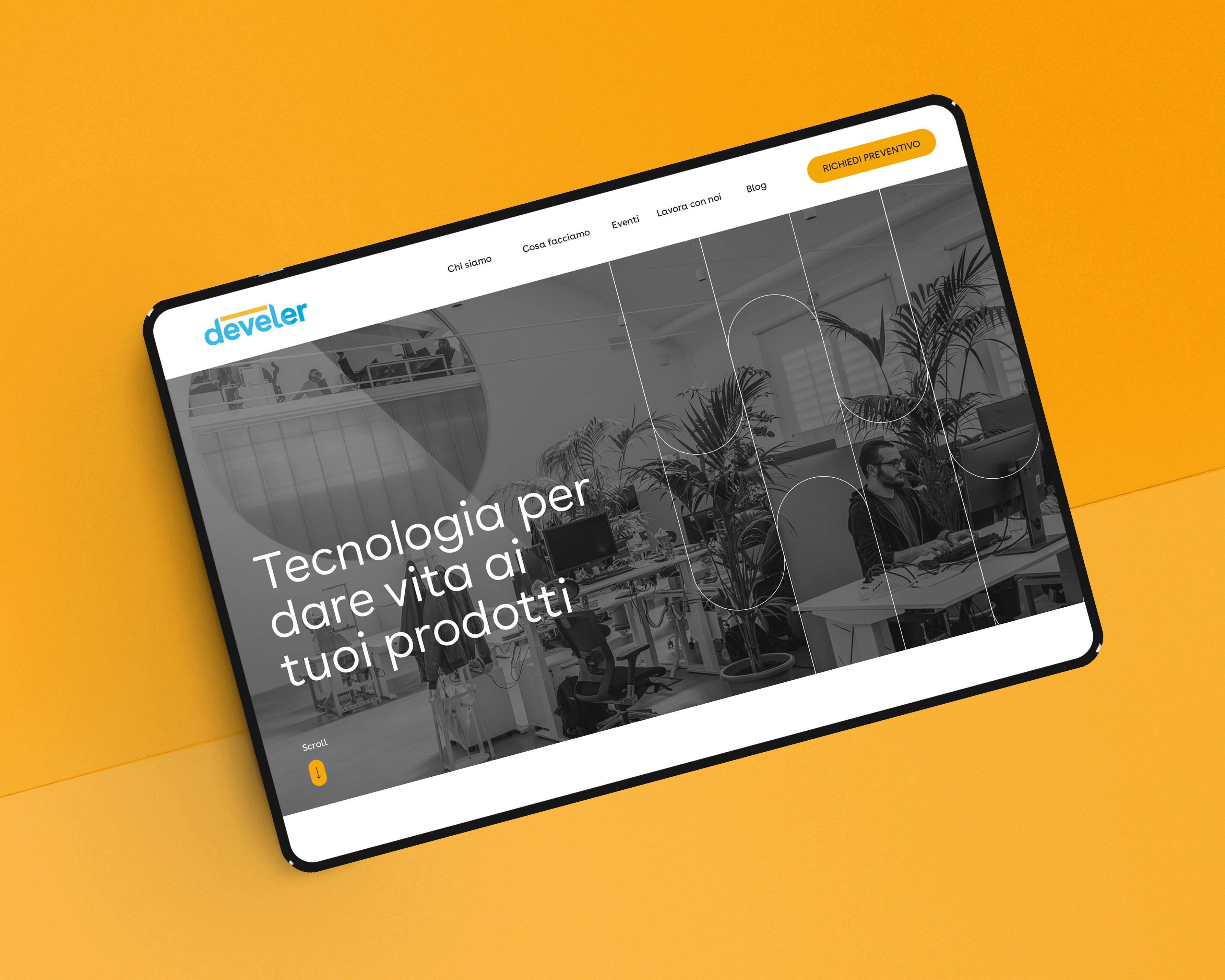 website develer visto da tablet su sfondo giallo