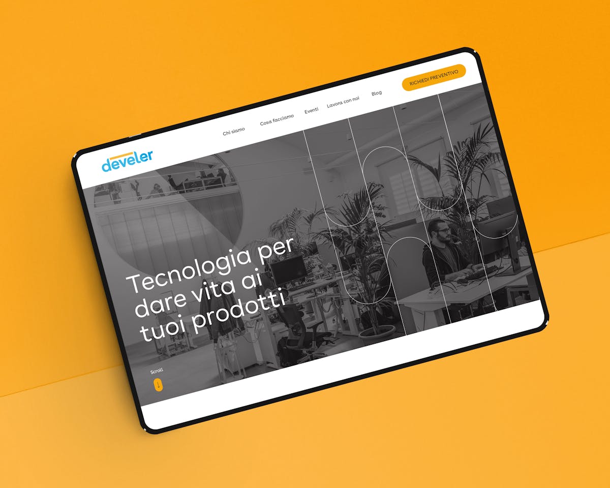 website develer visto da tablet su sfondo giallo