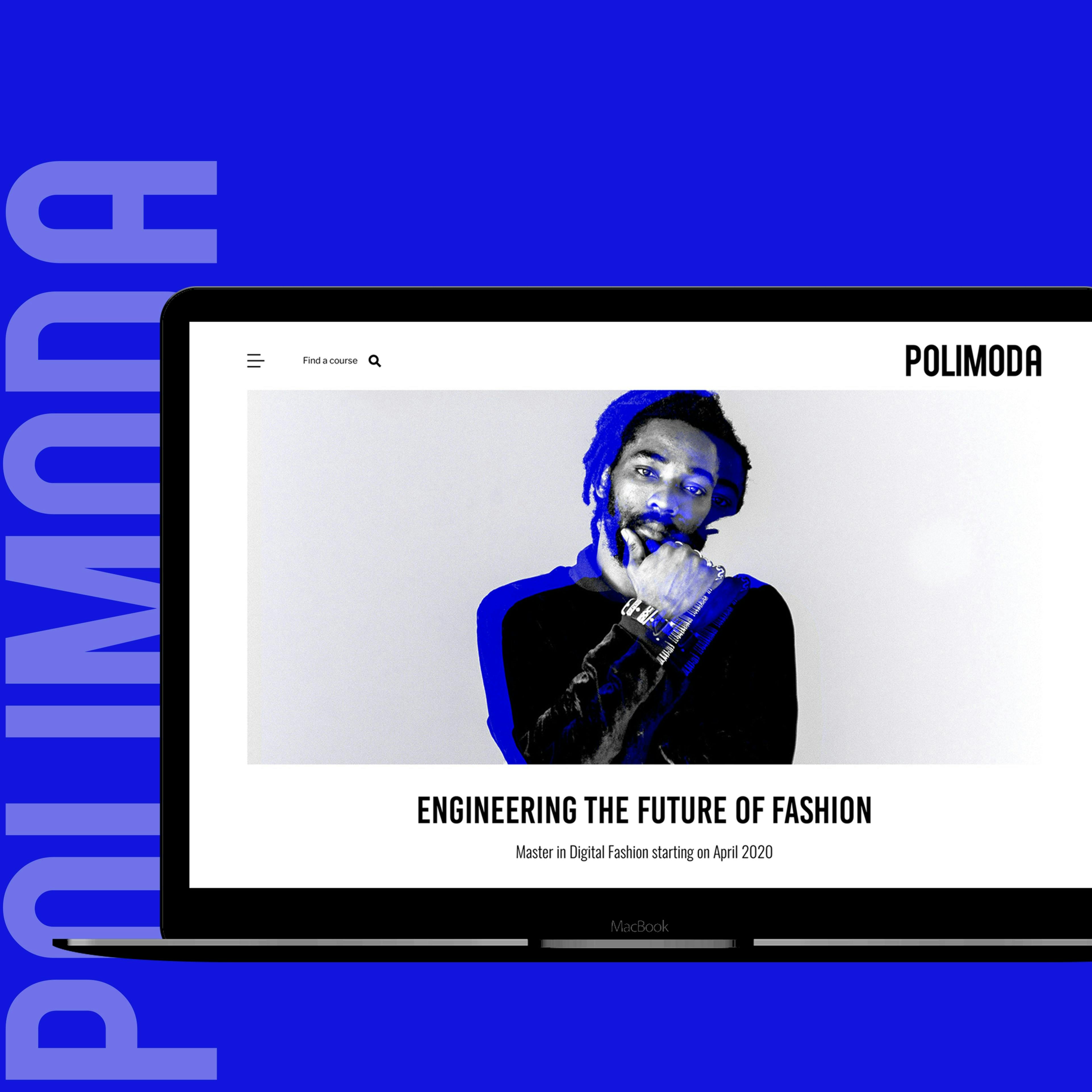 Un laptop con uno schermo che mostra un sito web di moda digitale, con un testo che dice "Engineering the Future of Fashion", mentre lo sfondo è blu con il marchio "POLIMODA" in lettere maiuscole al lato.