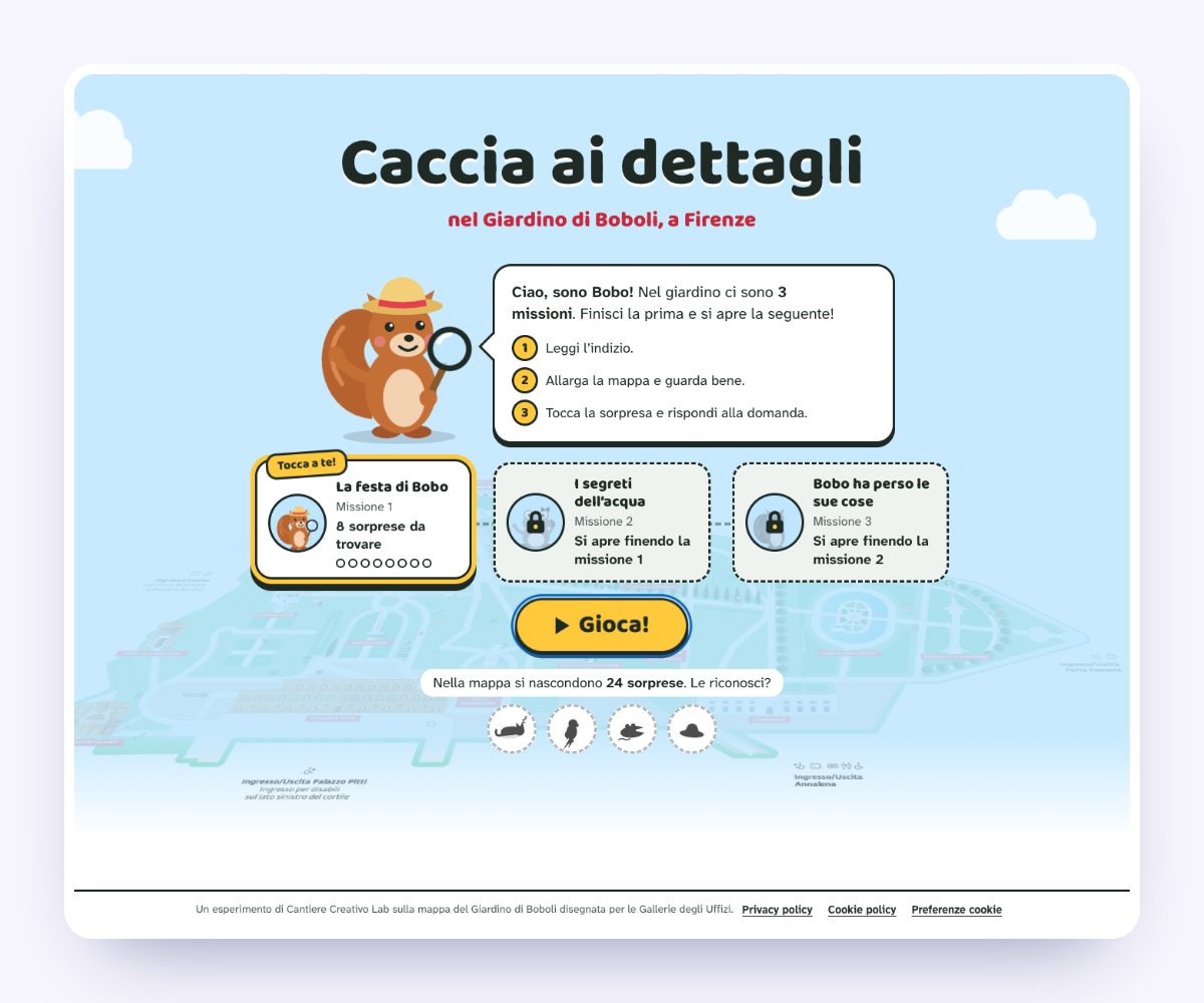 La copertina del gioco: Bobo, lo scoiattolo con la lente, spiega i tre passi; sotto le tre missioni, la prima aperta e le altre due chiuse, e il pulsante «Gioca!»