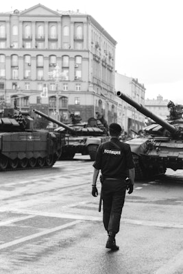 L’invasione russa dell’Ucraina tra ordine internazionale liberale e stato di emergenza permanente