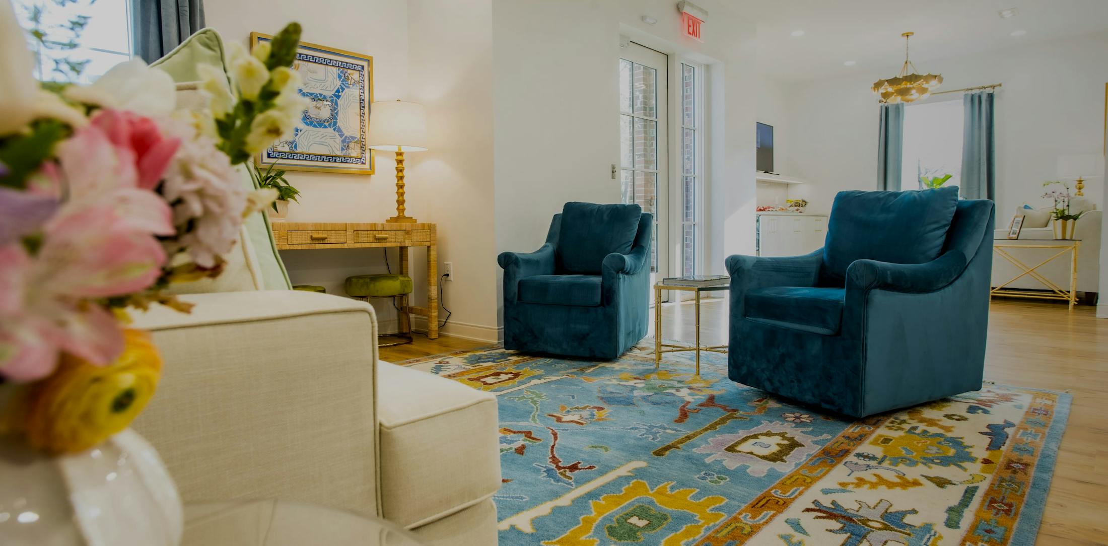 Image of two chairs in the waiting area.