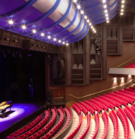 Store sal med nye farver 2011