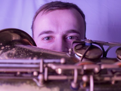 Debutkoncert - Mark Hurrell, saxofon Plakat for Debutkoncert - Mark Hurrell, saxofon