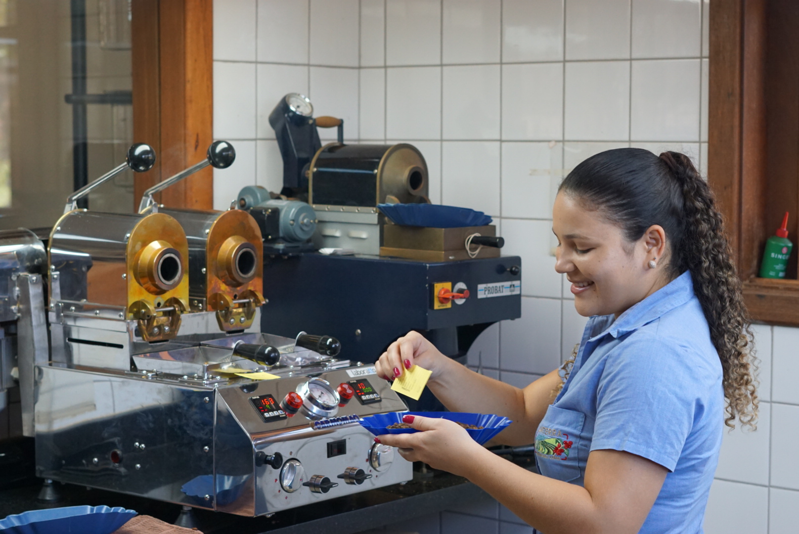 Visiting the people working at Daterra’s guest cupping lab