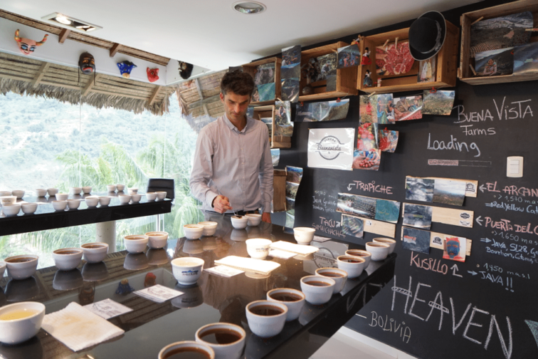 Peter cupping at Finca Buena Vista