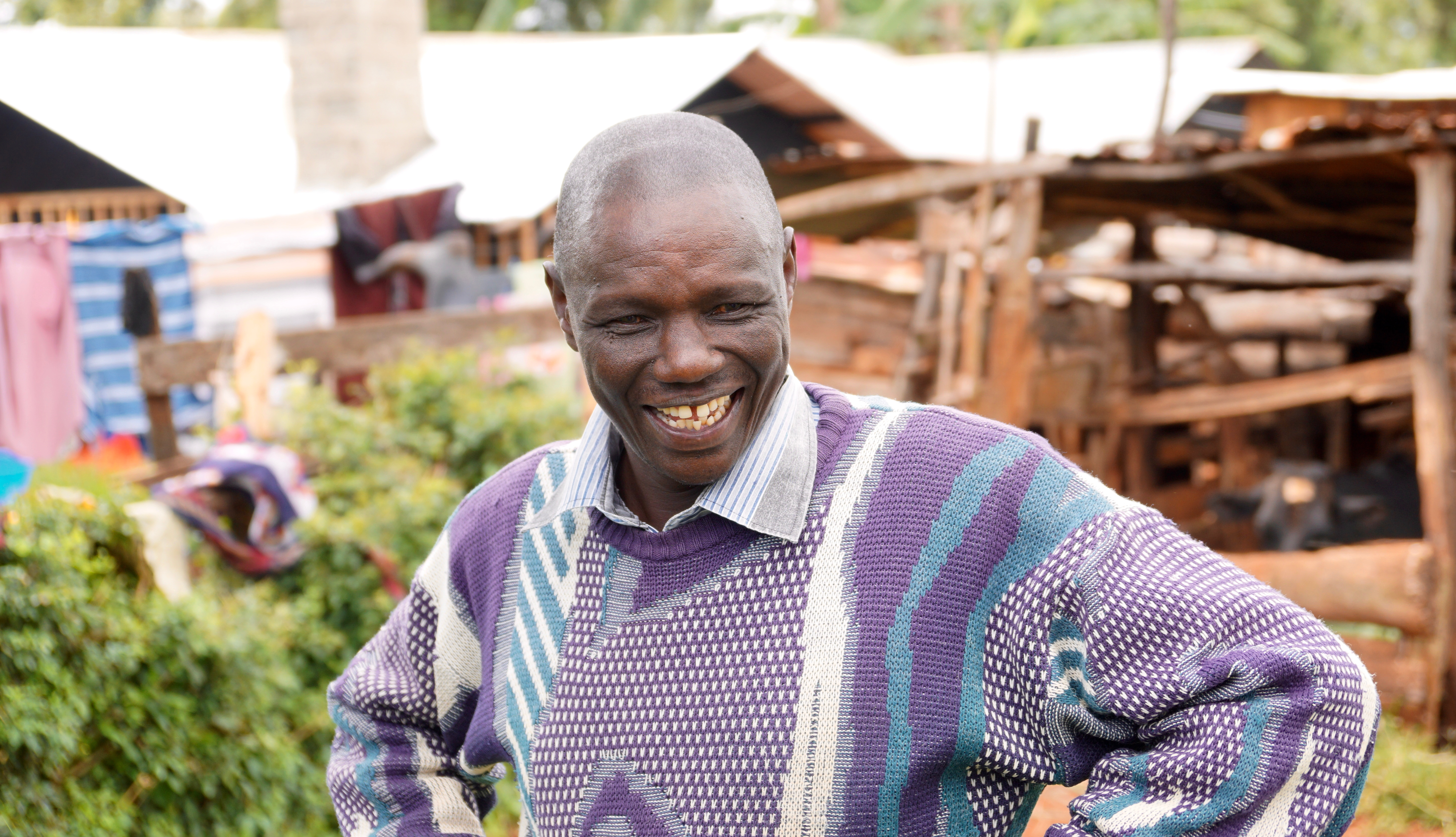 Peterson Muliuki Maina - Kieni farmer. In 1963 the trees were planted by his father and he enherited the farm in 1981. He has 350 coffee trees of the SL28 variety and 2 cows.