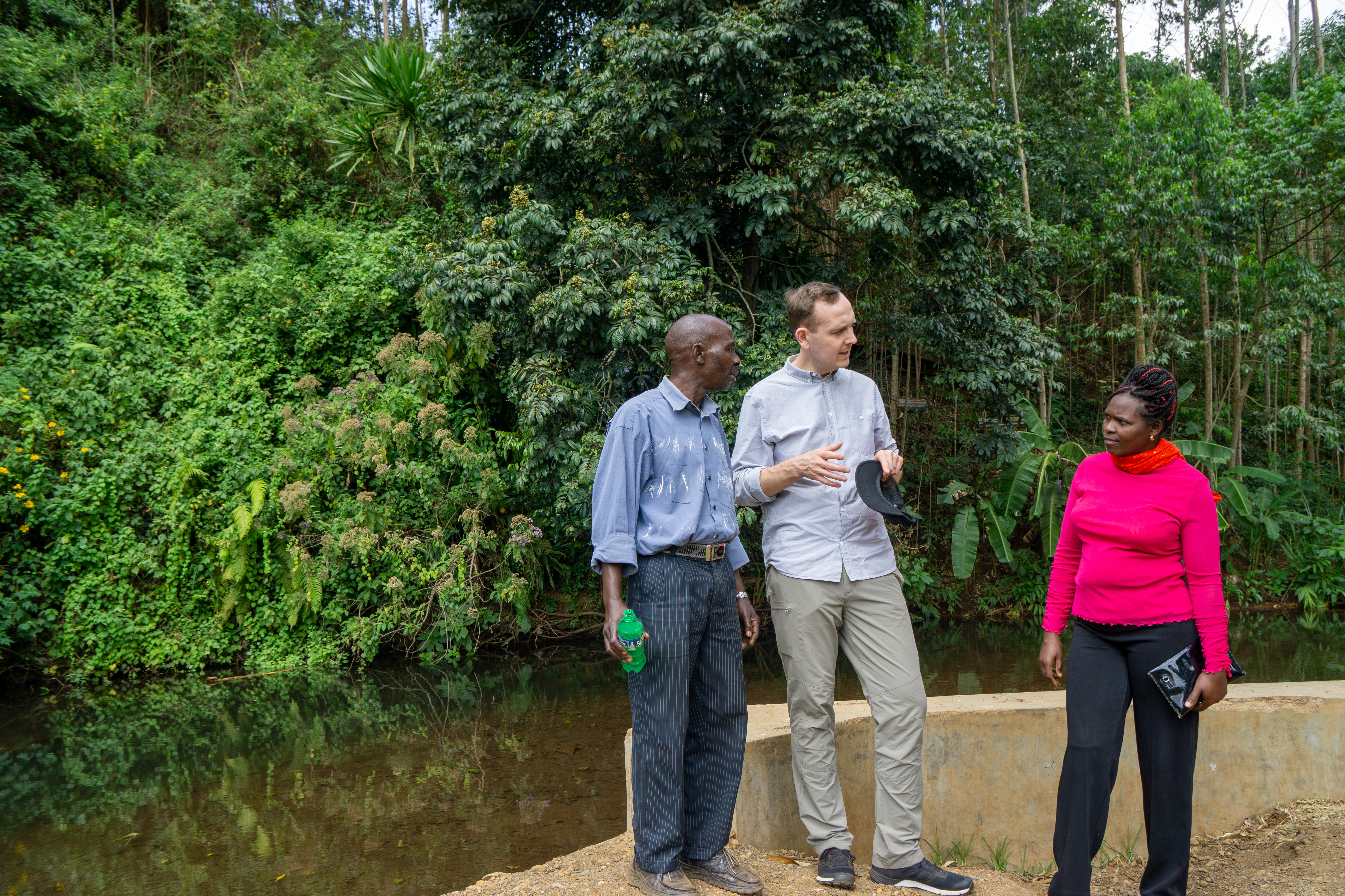 Josphat Gitumu Wambuci, Konyu factory manager and accountant Nancy Wangeci Kaguuru in conversations with our co-founder Klaus