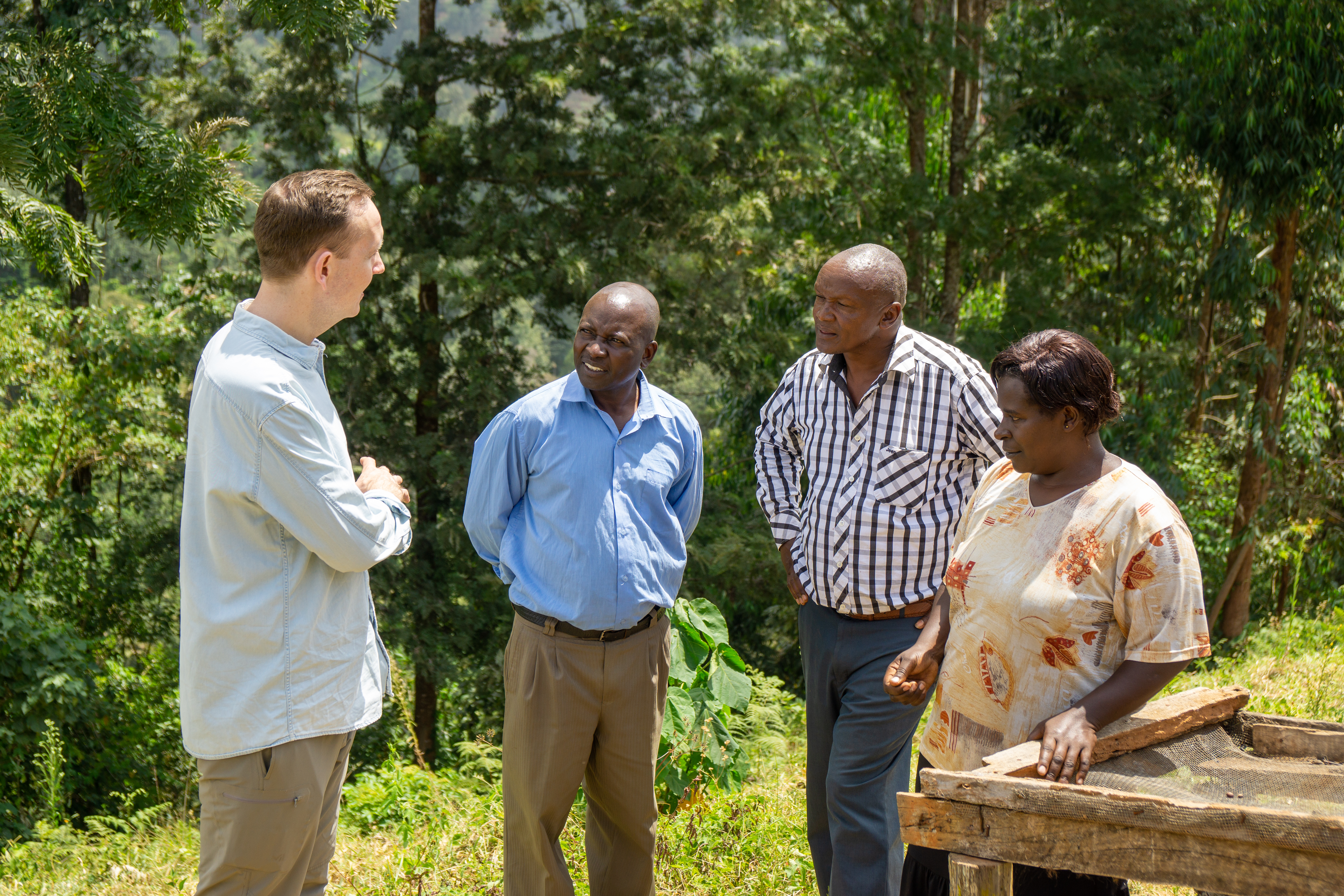 Klaus in talks with farmer Margaret Mwangi, Charles and Josphat