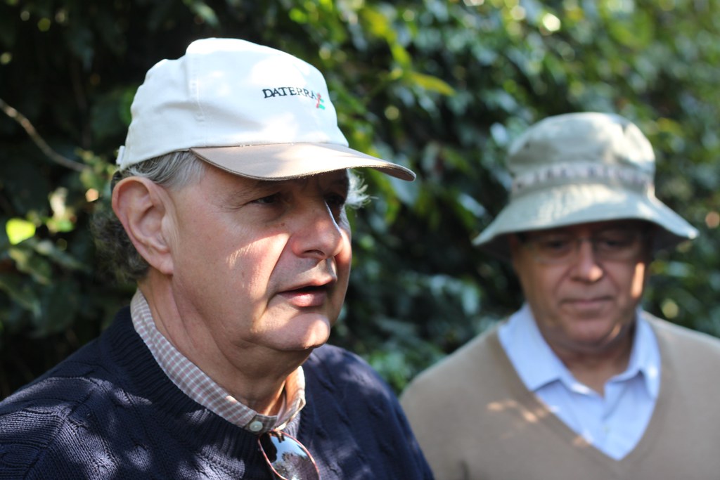 Luis Pascoal and agronomist Leo.