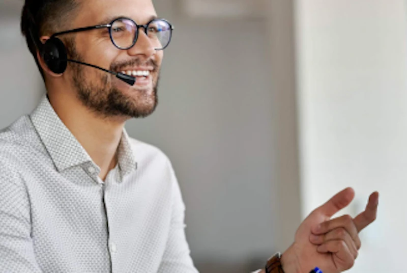 Le support client de Cryptonow assiste personnellement les clients par téléphone