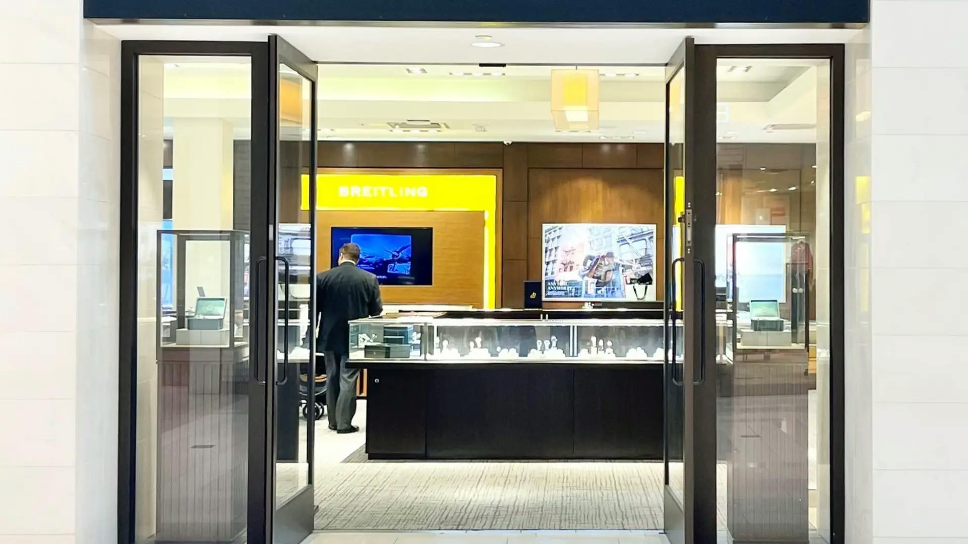 Storefront Of The Bloomington - Watches Of Switzerland - Mall Of America Store