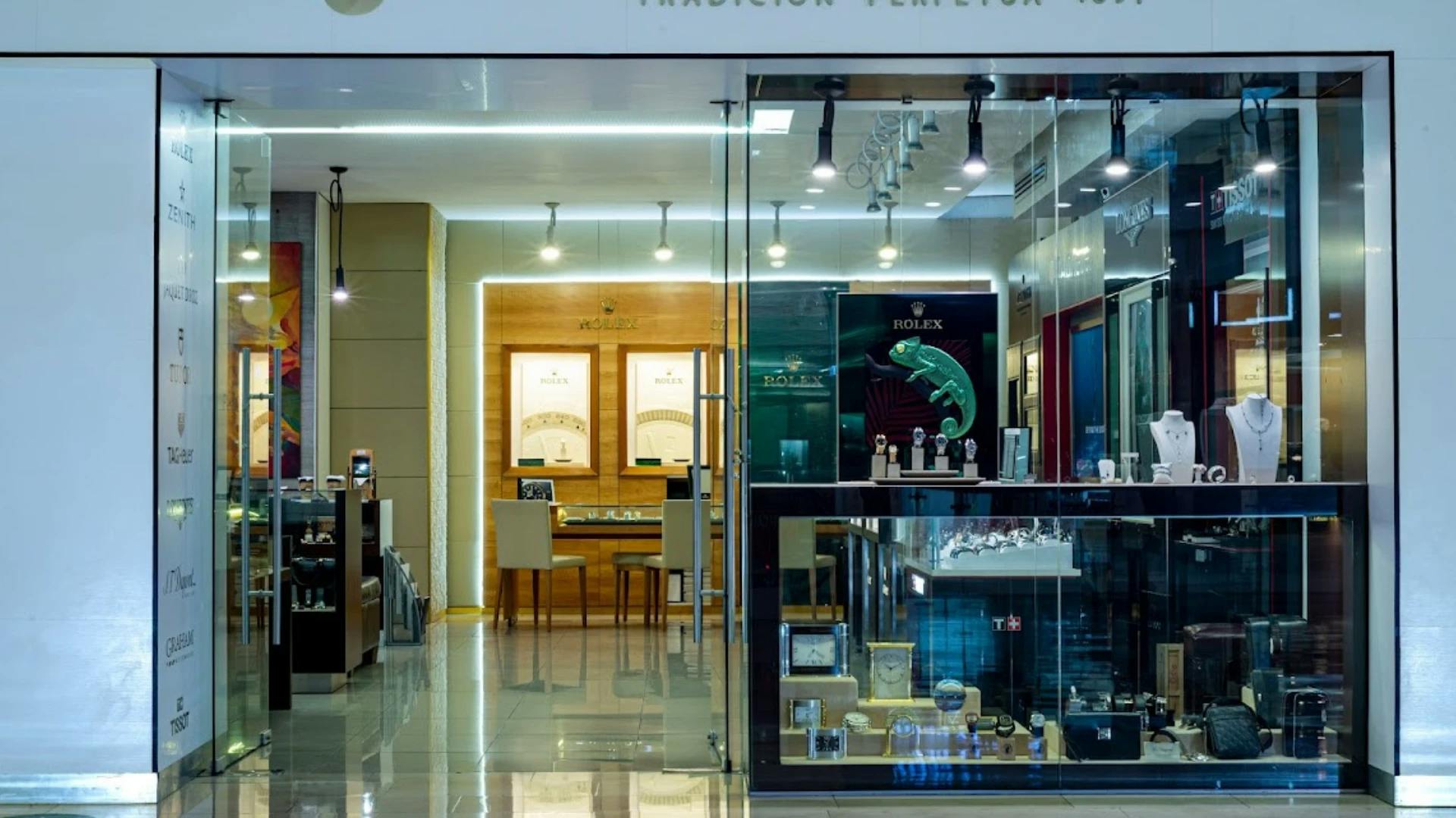 Storefront Of The Guatemala - Fs Richard Pradera Store