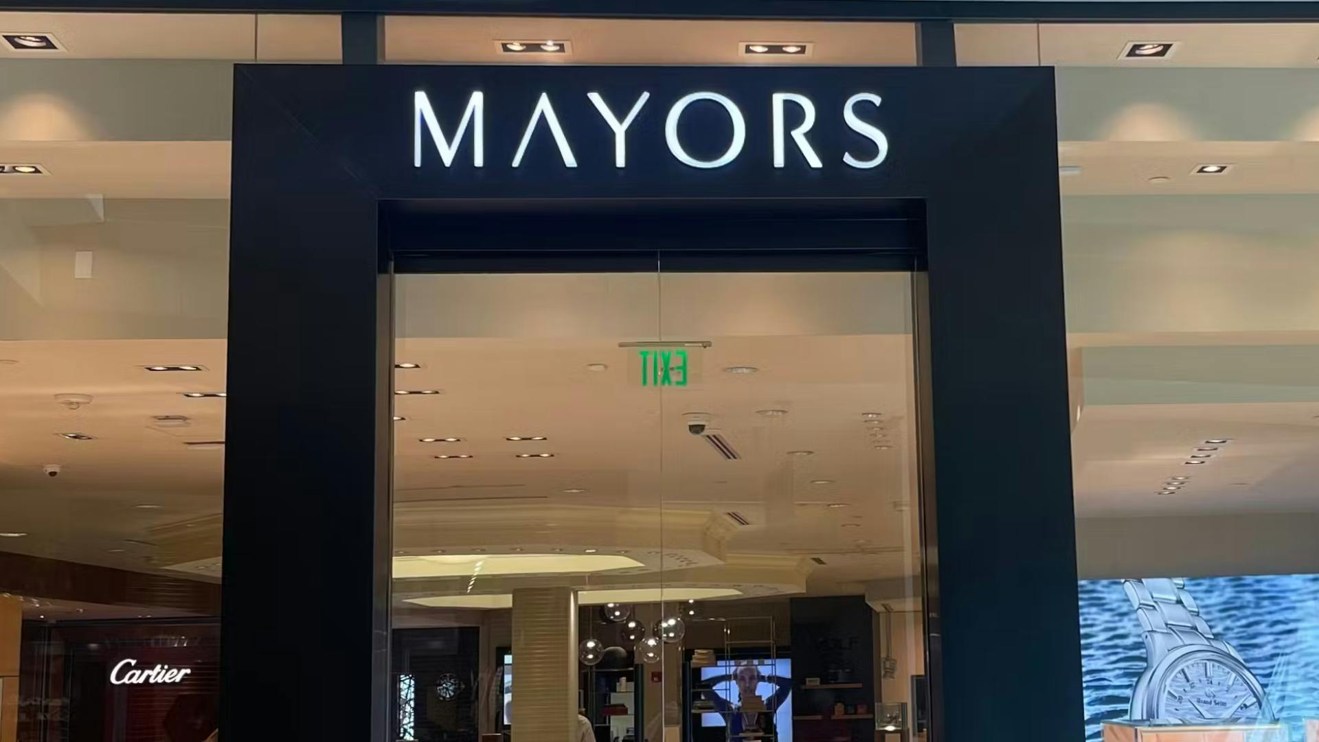 Storefront of the Tampa - Watches Of Switzerland International Plaza store