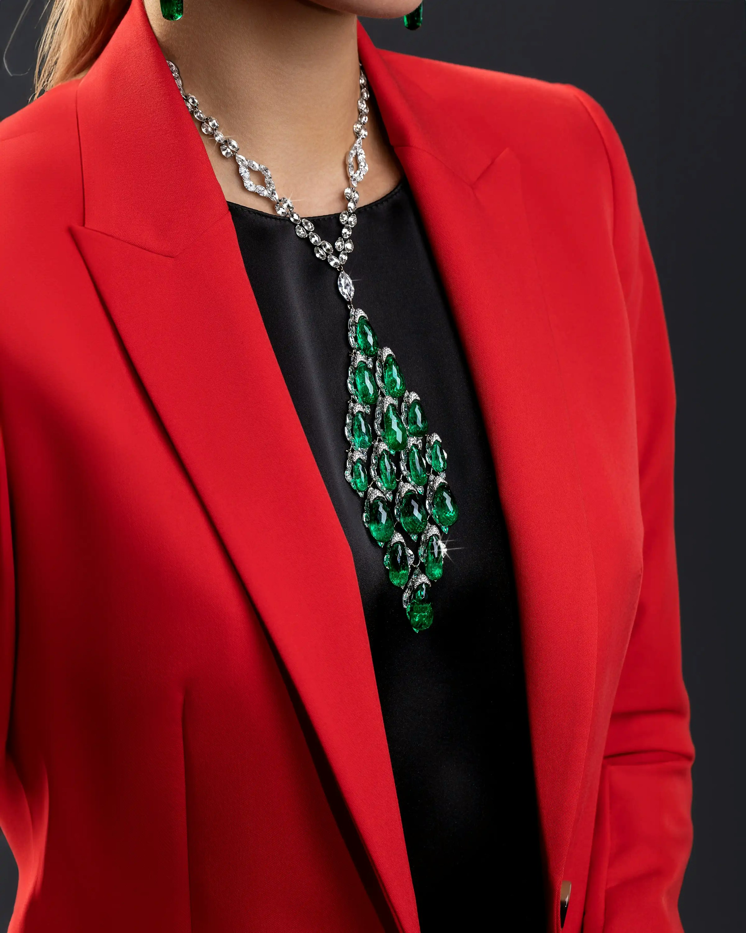 a model wears the evergreen dynasty necklace.