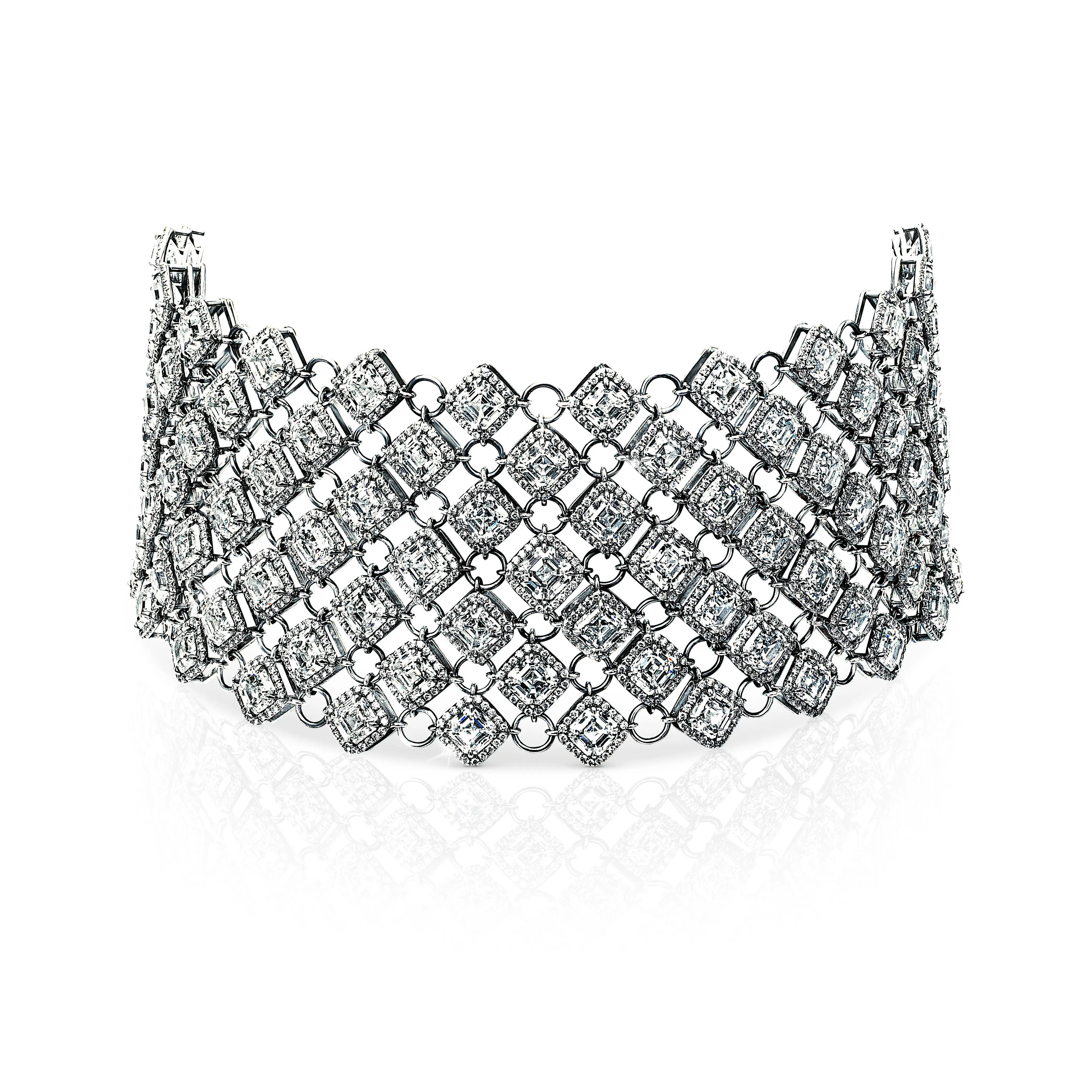 the infinia white diamond necklace.