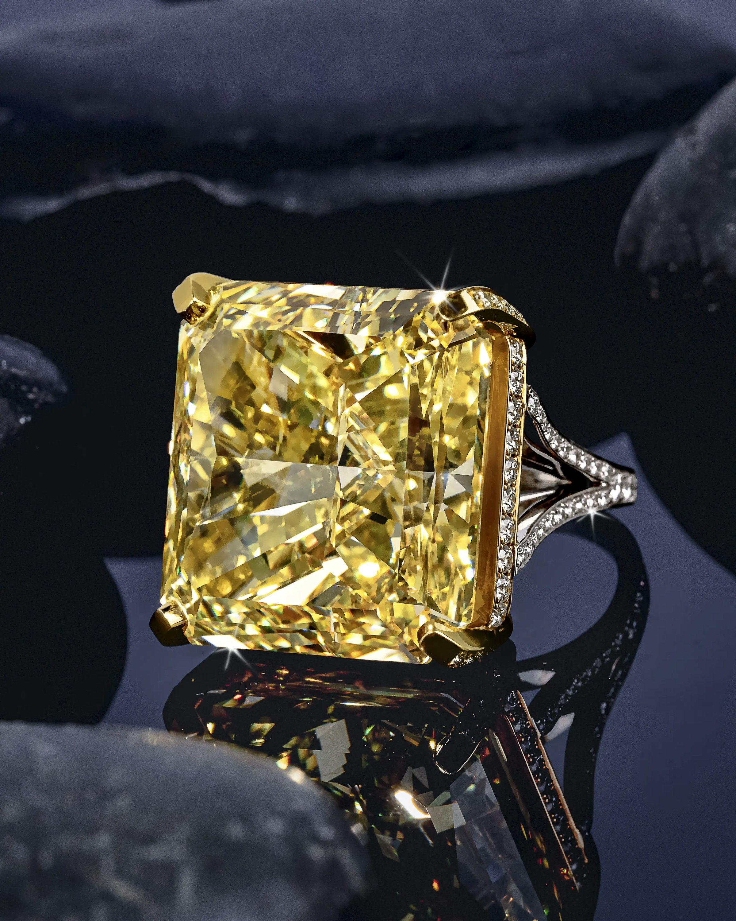 another image of the great yellow diamond ring.
