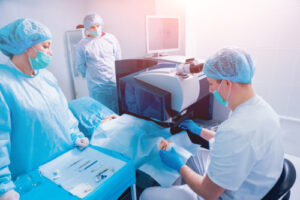 Chicago Eye Doctor performing LASIK eye surgery