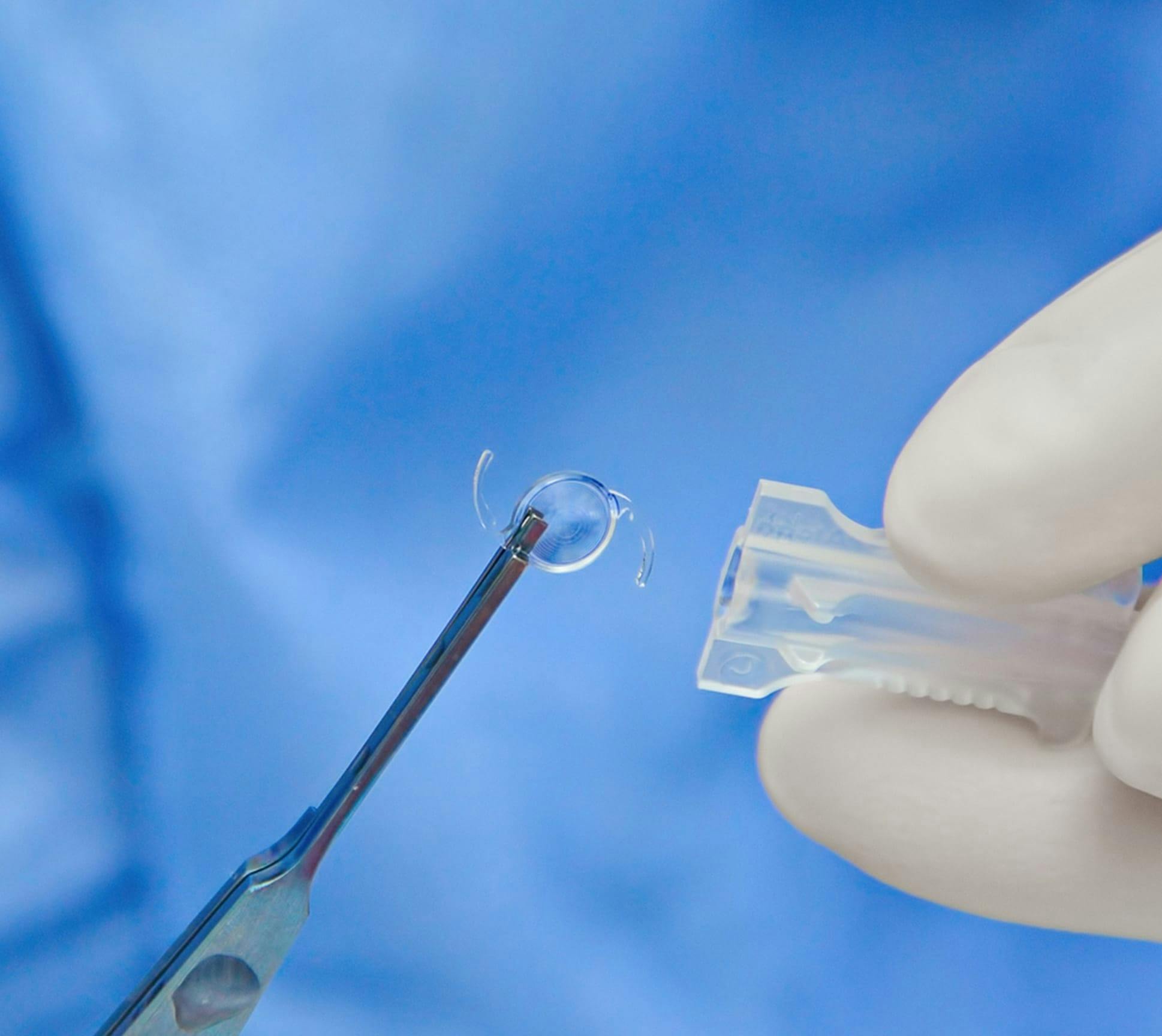 refractive lens