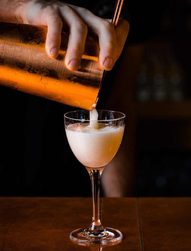 When to shake and when to stir cocktails