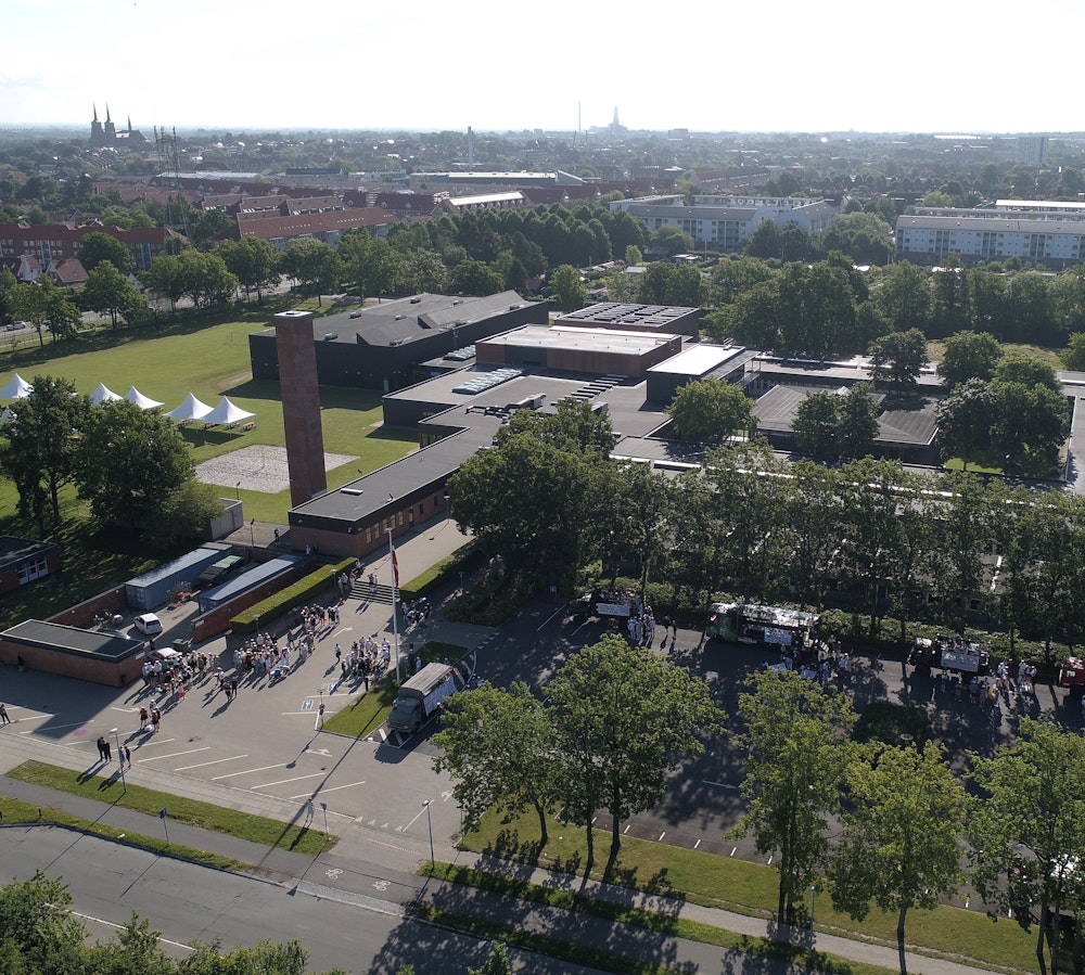 Dronoefoto af Roskilde Katedralskoles bygninger