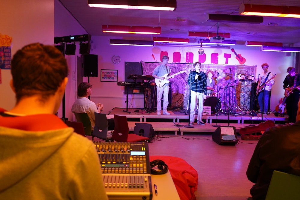 Elever spiller musik