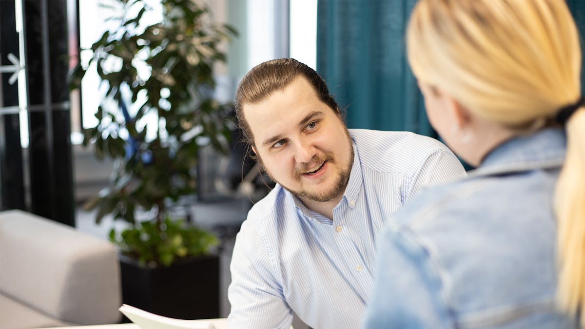 Bild på Alexander Ohlsson, senior IT-konsult och är teknisk specialist inom klienthantering, Midagon Sverige. Man med skjorta och brunt hår.